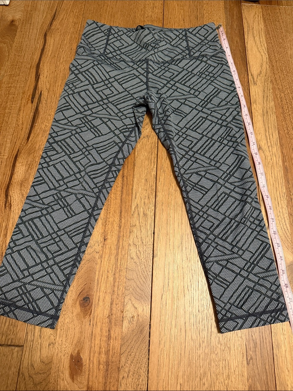 MPG Sport Cropped Leggings Size Small Black Gray Geometric Print